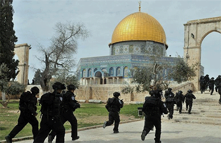 La ocupación sionista irrumpe en la Mezquita de Al Aqsa
